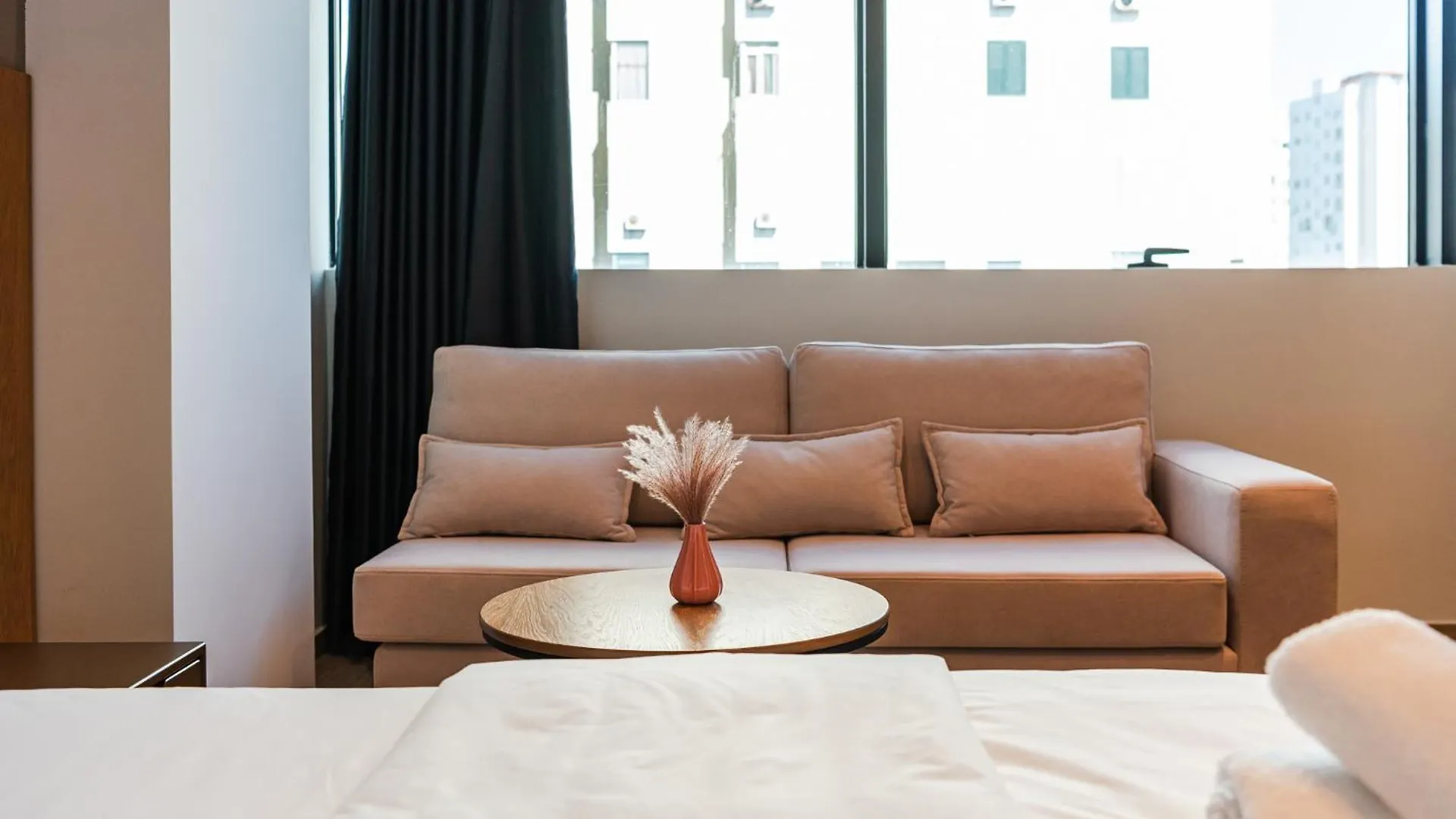 Marina Luxury Suites By Ps Durrës 0*,