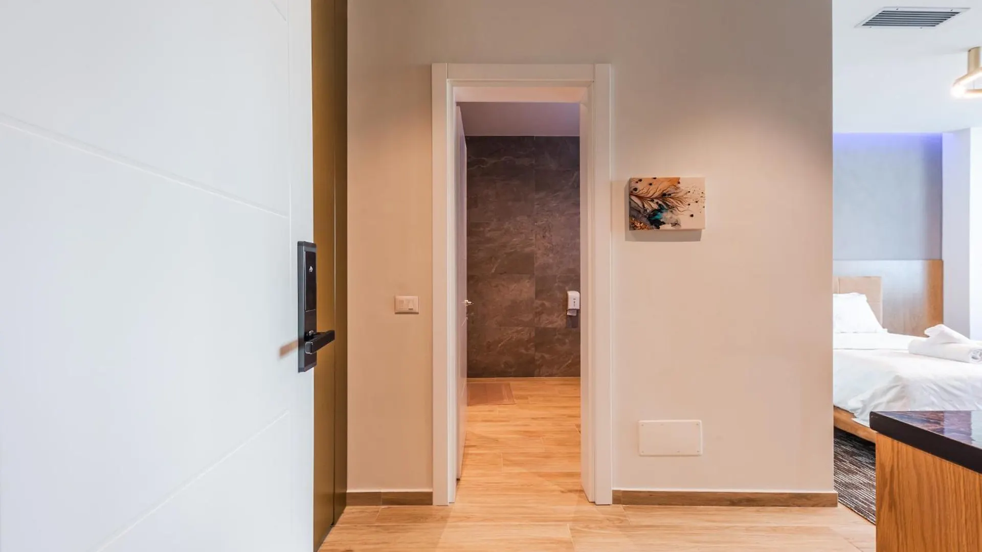 Marina Luxury Suites By Ps Durrës 0*,